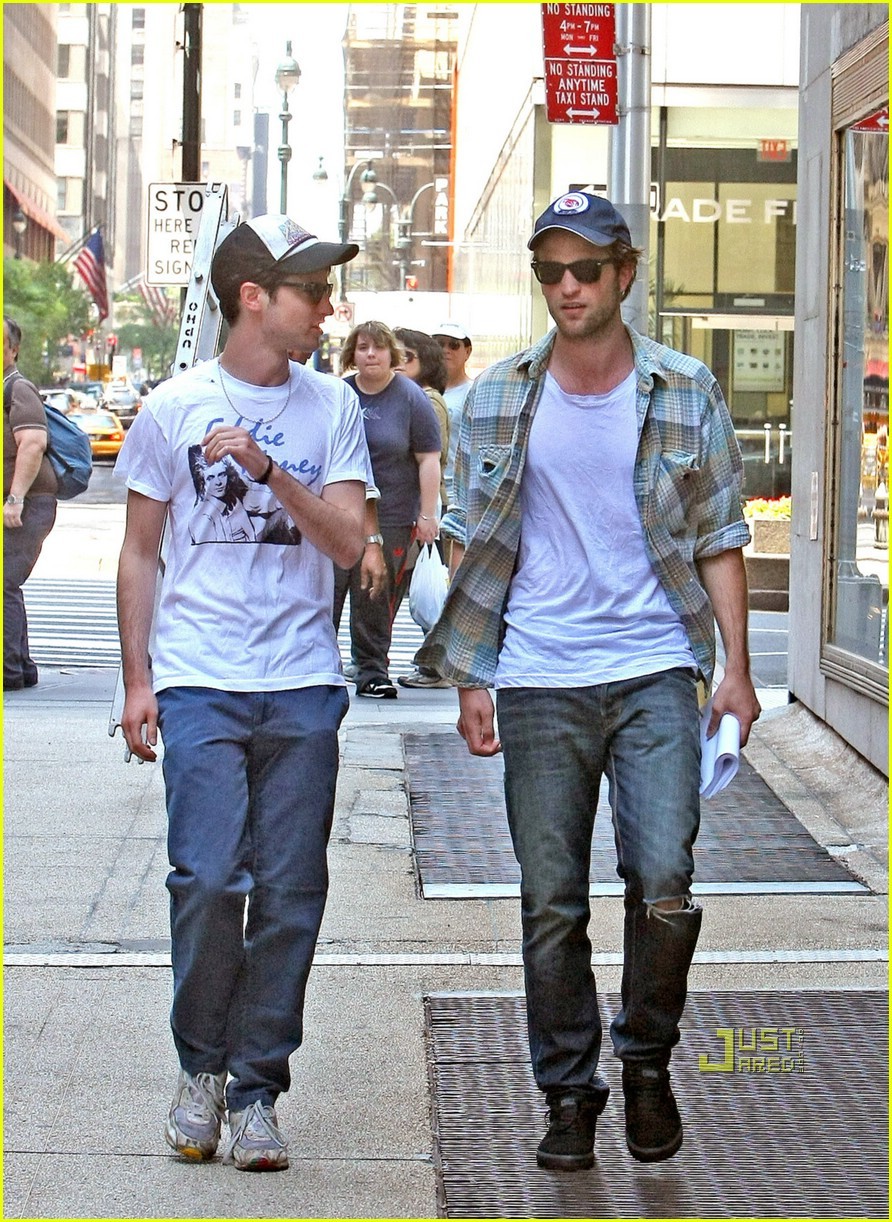 robert-pattinson-cap-03.jpg robert-pattinson-cap-03.jpg