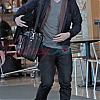 pattinson-leaves-12-18may09.jpg