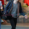 pattinson-leaves-16-18may09.jpg