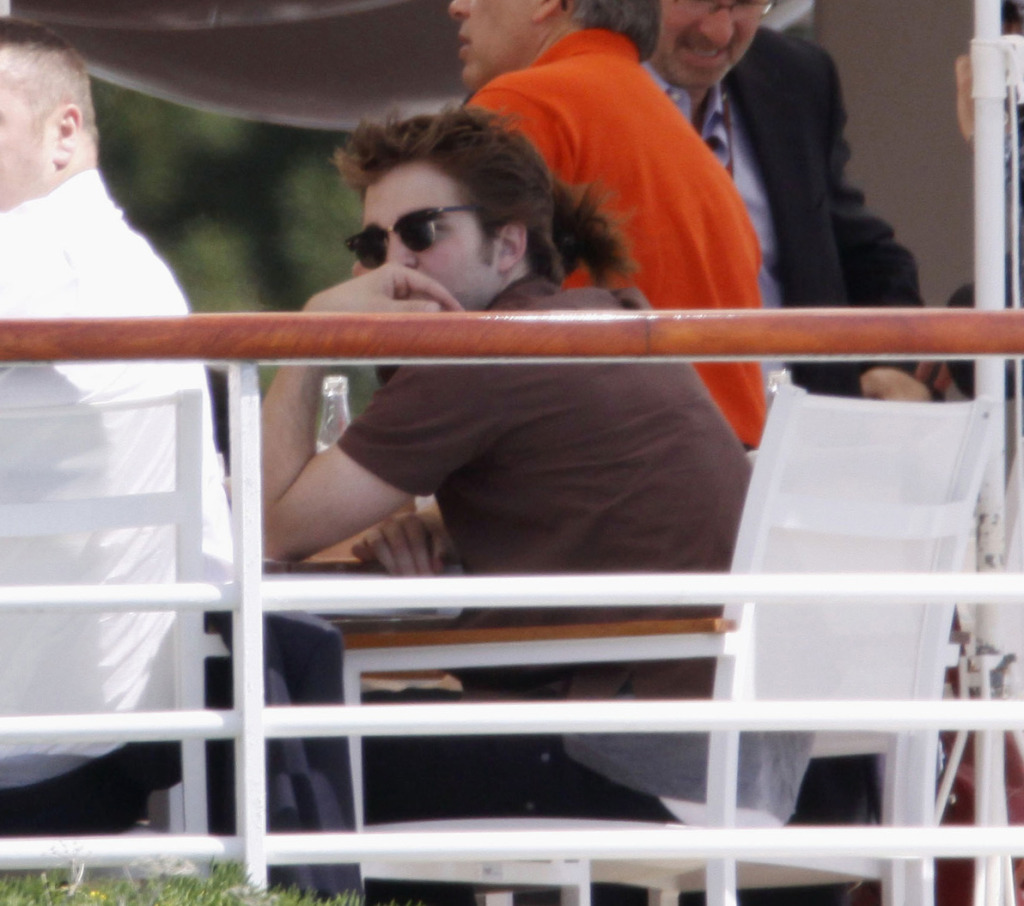 Robert_Pattinson_Cannes1.jpg Robert_Pattinson_Cannes1.jpg